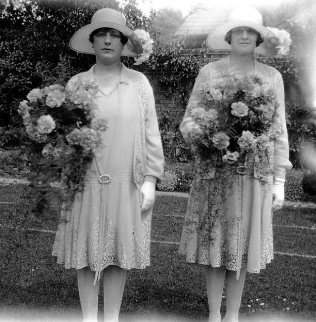 Quelques demoiselles d'honneur lors de mariages dans les années 1920 Quelques demoiselles dhonneur lors de mariages dans les annees 1920 21 Quelques-demoiselles-dhonneur-lors-de-mariages-dans-les-annees-1920-21