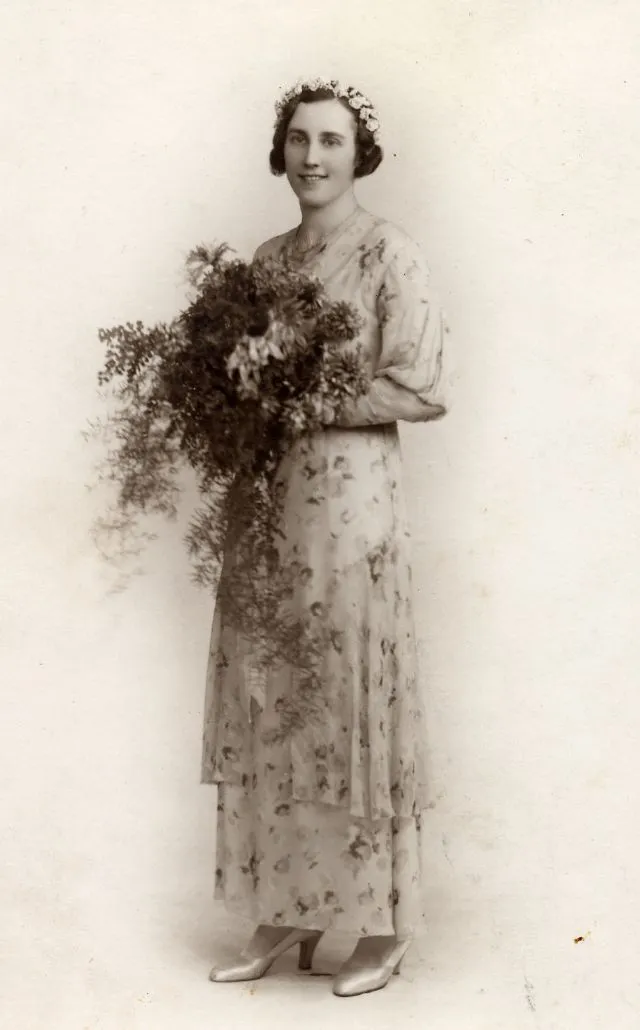 Quelques demoiselles d'honneur lors de mariages dans les années 1920 Quelques demoiselles dhonneur lors de mariages dans les annees 1920 4 Quelques-demoiselles-dhonneur-lors-de-mariages-dans-les-annees-1920-4