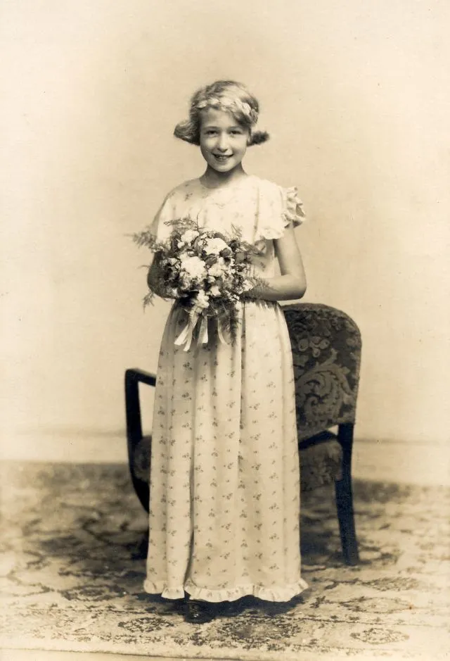 Quelques demoiselles d'honneur lors de mariages dans les années 1920 Quelques demoiselles dhonneur lors de mariages dans les annees 1920 5 Quelques-demoiselles-dhonneur-lors-de-mariages-dans-les-annees-1920-5