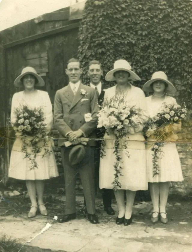 Quelques demoiselles d'honneur lors de mariages dans les années 1920 Quelques demoiselles dhonneur lors de mariages dans les annees 1920 9 Quelques-demoiselles-dhonneur-lors-de-mariages-dans-les-annees-1920-9