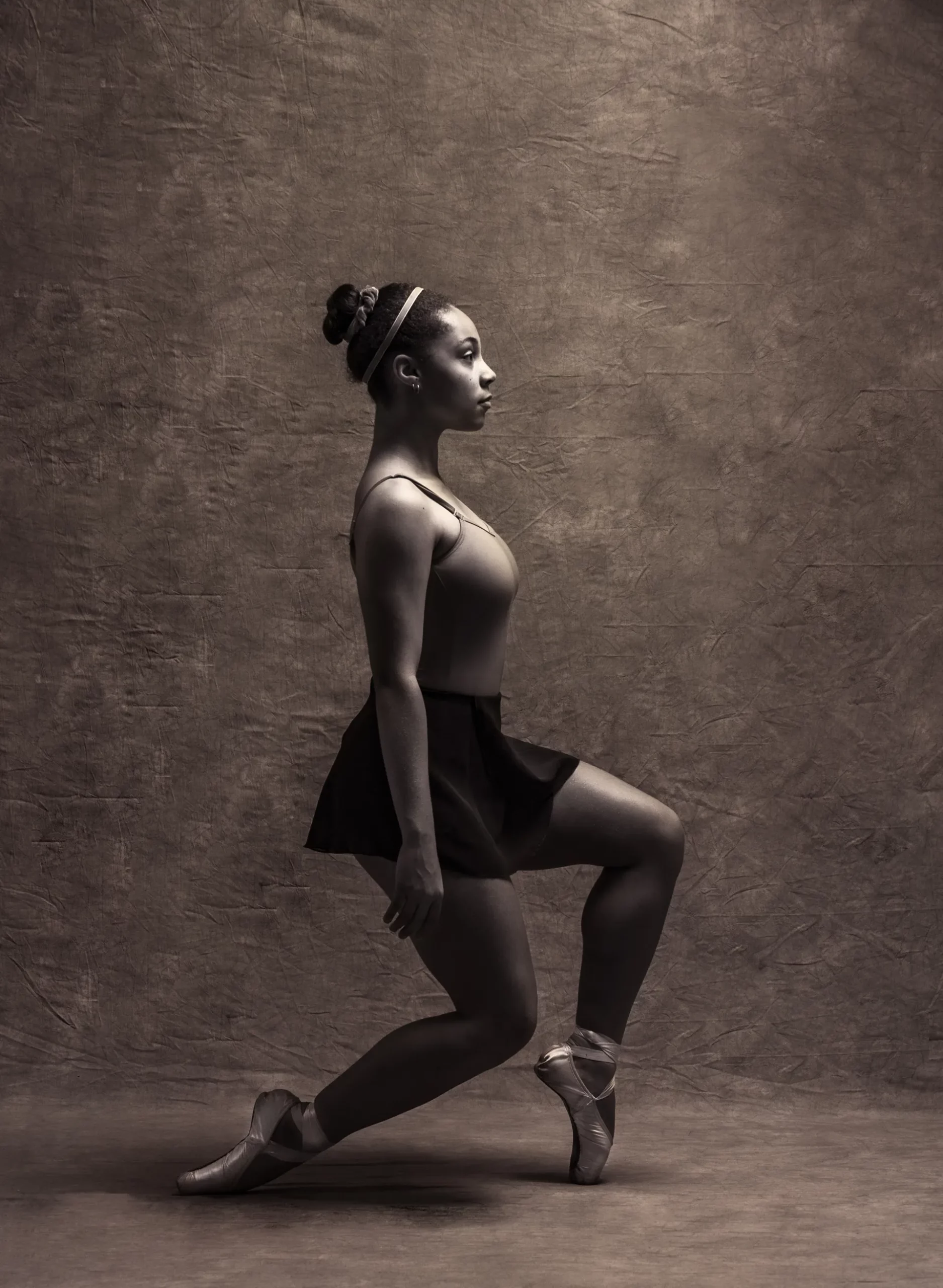 Studio Dance - des danseurs et danseuses de ballet par Thomas Mohr Studio Dance des danseurs et danseuses de ballet par Thomas Mohr 16 scaled Studio-Dance-des-danseurs-et-danseuses-de-ballet-par-Thomas-Mohr-16