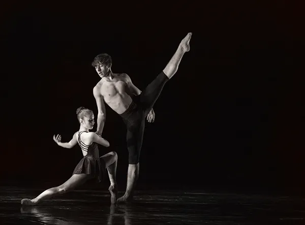 Studio Dance - des danseurs et danseuses de ballet par Thomas Mohr Studio Dance des danseurs et danseuses de ballet par Thomas Mohr 32 Studio-Dance-des-danseurs-et-danseuses-de-ballet-par-Thomas-Mohr-32