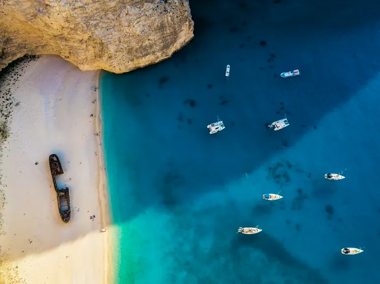 La magnifique plage de Navagio et son épave la magnifique plage de navagio et son epave 2 la-magnifique-plage-de-navagio-et-son-epave-2
