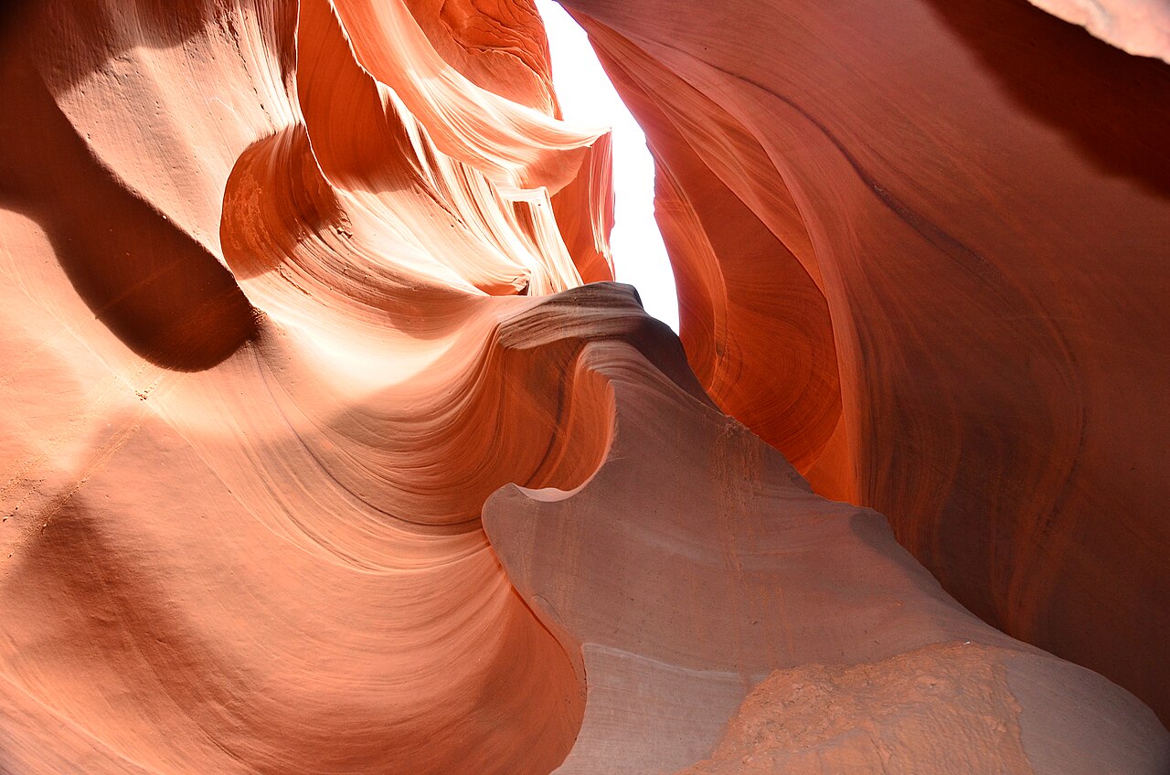 Parois de grès à l’intérieur de Lower Antelope Canyon en Arizona Parois de grès à l’intérieur de Lower Antelope Canyon en Arizona
