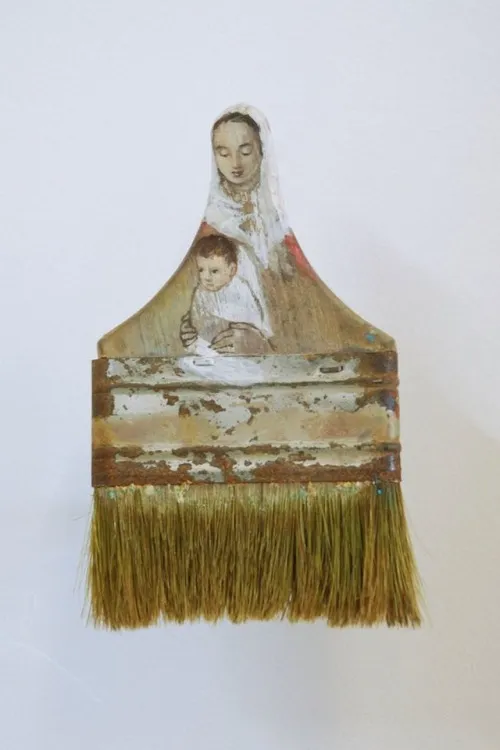 Des portraits de femmes en pinceaux par Rebecca Szeto sculptures de vieux pinceaux en portraits de femmes par rebecca szeto 9 sculptures-de-vieux-pinceaux-en-portraits-de-femmes-par-rebecca-szeto-9