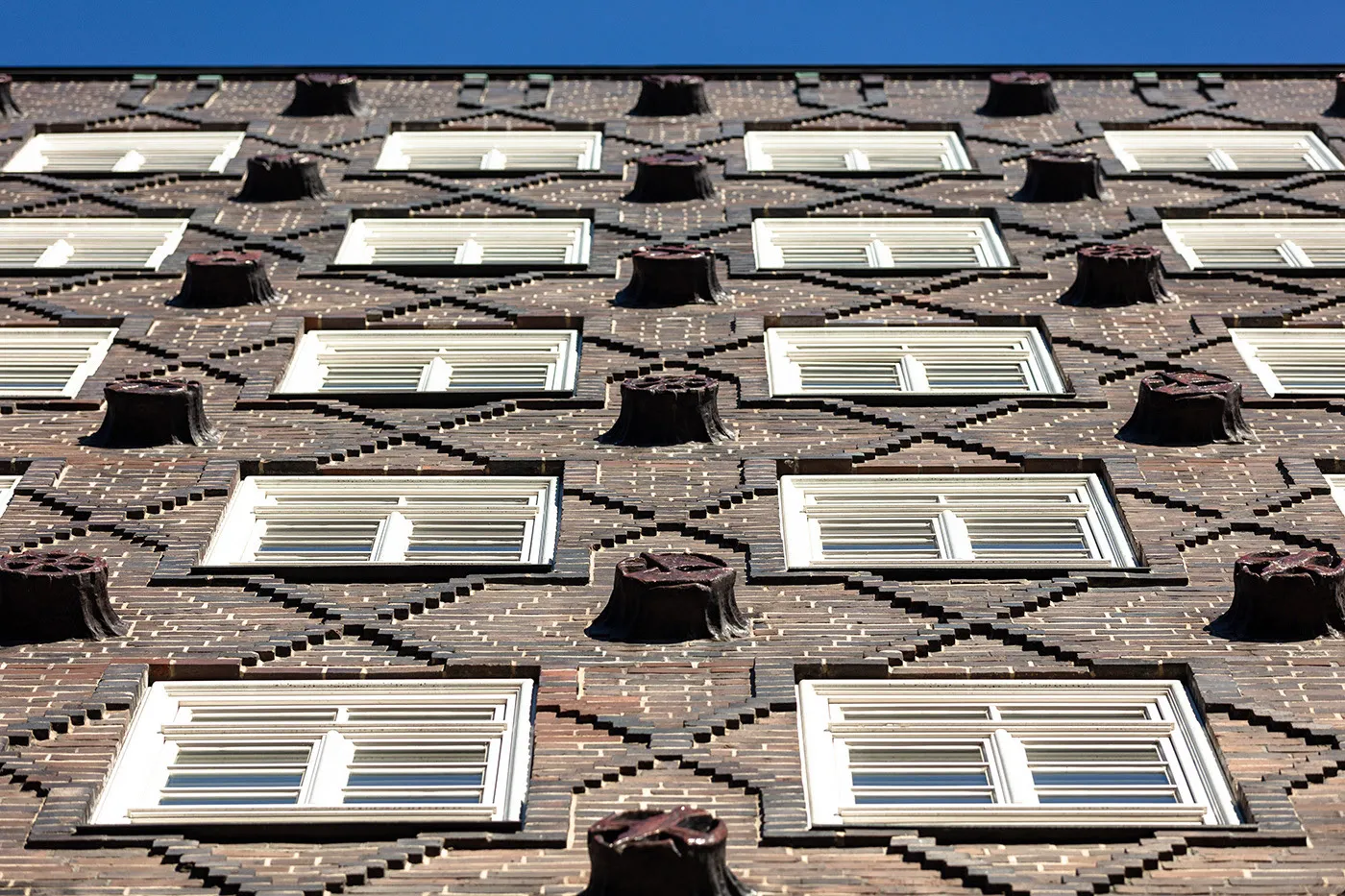 Brickalicious - l'expressionisme de brique allemand des années 1920 Brickalicious l expressionisme de brique allemand des annees 1920 hambourg 14 Brickalicious-l-expressionisme-de-brique-allemand-des-annees-1920-hambourg-14