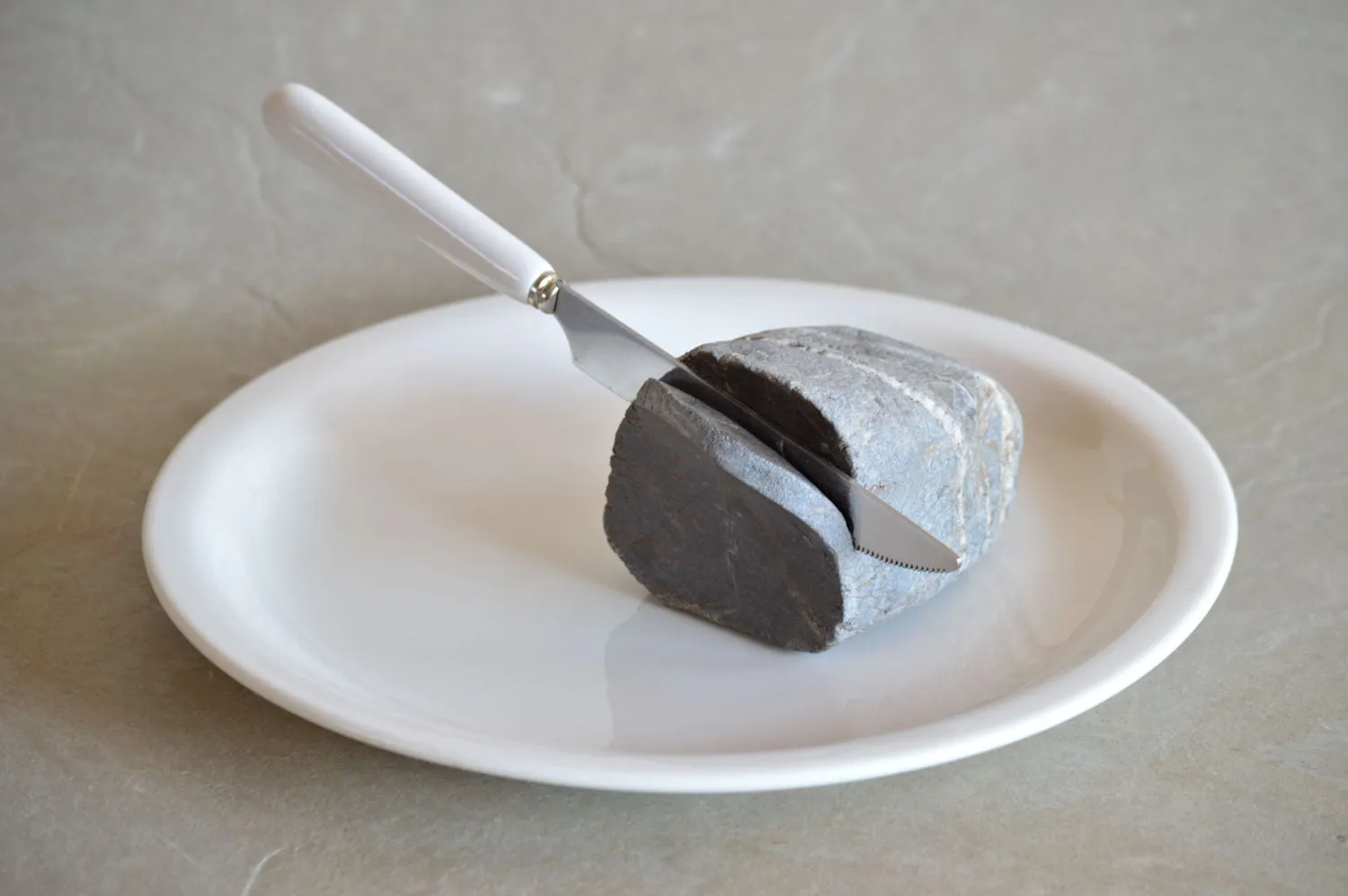 De petites scènes dans des cailloux zippés De petites scenes dans des cailloux zippes sculpture pierre hirotoshi ito 4 De-petites-scenes-dans-des-cailloux-zippes-sculpture-pierre-hirotoshi-ito-4