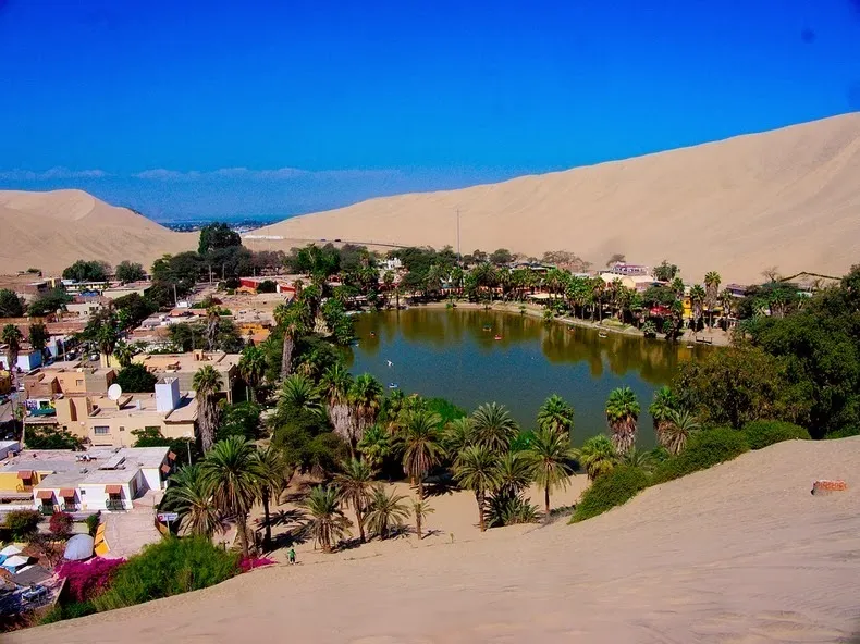 La magnifique oasis de Huacachina au Pérou, l'oasis de l'Amérique La magnifique oasis de Huacachina au Perou l oasis de l Amerique 4 La-magnifique-oasis-de-Huacachina-au-Perou-l-oasis-de-l-Amerique-4