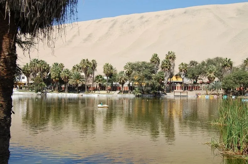 La magnifique oasis de Huacachina au Pérou, l'oasis de l'Amérique La magnifique oasis de Huacachina au Perou l oasis de l Amerique 5 La-magnifique-oasis-de-Huacachina-au-Perou-l-oasis-de-l-Amerique-5