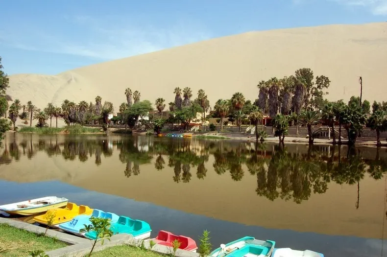 La magnifique oasis de Huacachina au Pérou, l'oasis de l'Amérique La magnifique oasis de Huacachina au Perou l oasis de l Amerique 6 La-magnifique-oasis-de-Huacachina-au-Perou-l-oasis-de-l-Amerique-6.