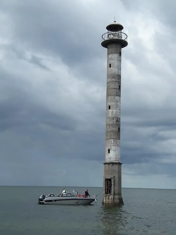 Le phare de Kiipsaare, un phare penché puis redressé Le phare de Kiipsaare un phare penche puis redresse 6 Le-phare-de-Kiipsaare-un-phare-penche-puis-redresse-6