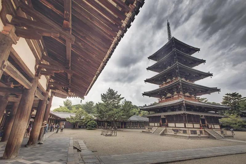 Le temple Horyuji et les plus vieux bâtiments en bois du monde Le temple Horyuji et les plus vieux batiments en bois du monde nara japon 14 Le-temple-Horyuji-et-les-plus-vieux-batiments-en-bois-du-monde-nara-japon-14