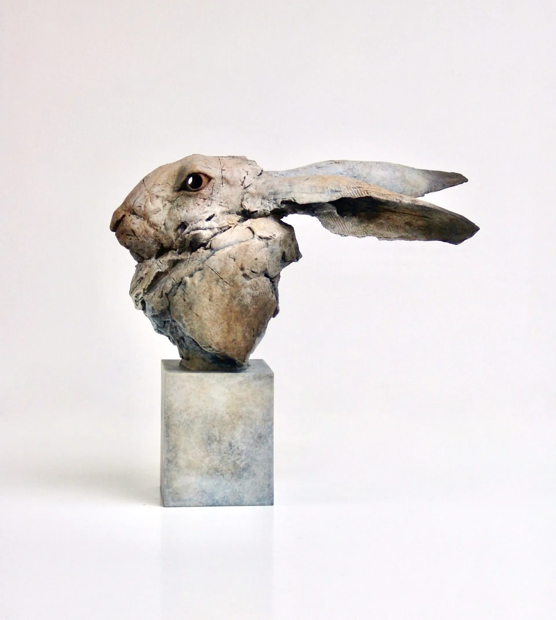 Les animaux de bronze pensifs et rêveurs de Nichola Theakston Les animaux de bronze pensifs et reveurs de Nichola Theakston 4 lievre Les-animaux-de-bronze-pensifs-et-reveurs-de-Nichola-Theakston-4-lievre