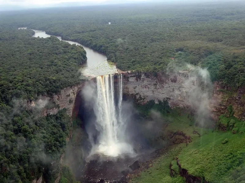 Les impressionnantes chutes de Kaieteur en Guyana Les impressionnantes chutes de Kaieteur en Guyana cascades potaro 4 Les-impressionnantes-chutes-de-Kaieteur-en-Guyana-cascades-potaro-4