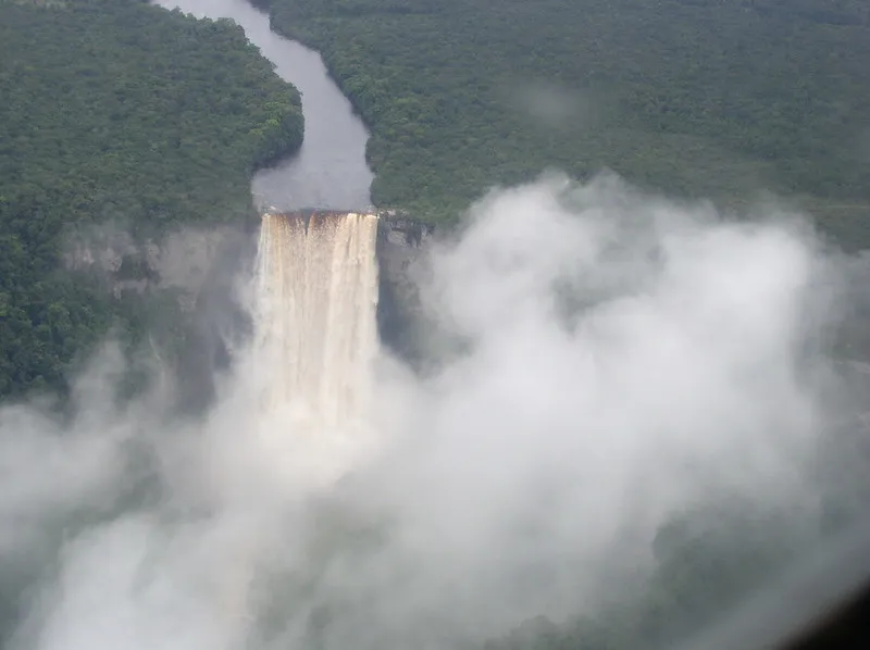 Les impressionnantes chutes de Kaieteur en Guyana Les impressionnantes chutes de Kaieteur en Guyana cascades potaro 7 Les-impressionnantes-chutes-de-Kaieteur-en-Guyana-cascades-potaro-7