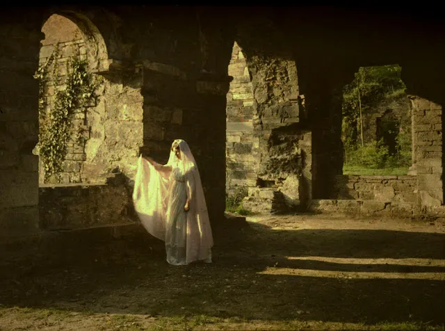 Les magnifiques portraits de femmes autochromes par Alfonse Van Besten Les magnifiques portraits de femmes autochromes par Alfonse Van Besten 10 Les-magnifiques-portraits-de-femmes-autochromes-par-Alfonse-Van-Besten-10