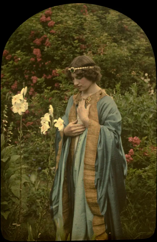 Les magnifiques portraits de femmes autochromes par Alfonse Van Besten Les magnifiques portraits de femmes autochromes par Alfonse Van Besten 14 Les-magnifiques-portraits-de-femmes-autochromes-par-Alfonse-Van-Besten-14