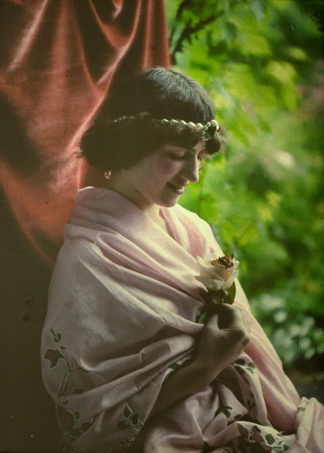 Les magnifiques portraits de femmes autochromes par Alfonse Van Besten Les magnifiques portraits de femmes autochromes par Alfonse Van Besten 21 Les-magnifiques-portraits-de-femmes-autochromes-par-Alfonse-Van-Besten-21