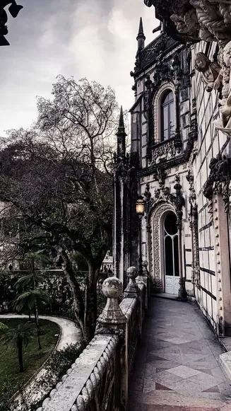 Quinta da Regaleira, le palais de la Regaleira de Sintra et son emblématique escalier en colimaçon Quinta da Regaleira le palais de la Regaleira de Sintra et son emblematique escalier en colimacon 5 Quinta-da-Regaleira-le-palais-de-la-Regaleira-de-Sintra-et-son-emblematique-escalier-en-colimacon-5