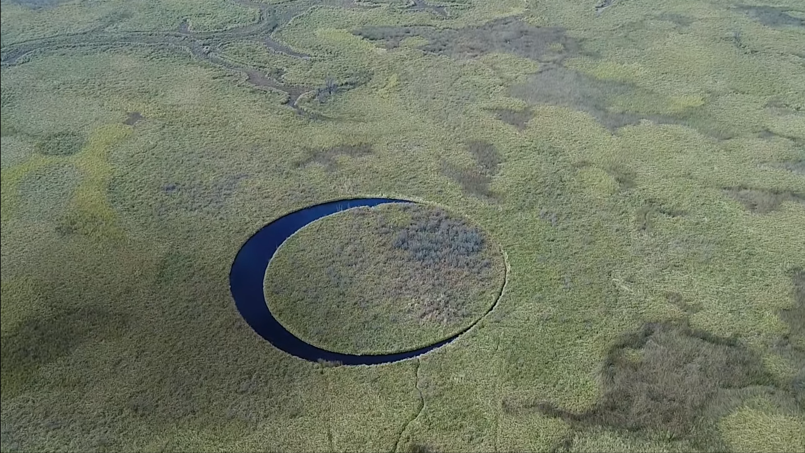El Ojo, île flottante circulaire du delta du Paraná en Argentine El Ojo, île flottante circulaire du delta du Paraná en Argentine