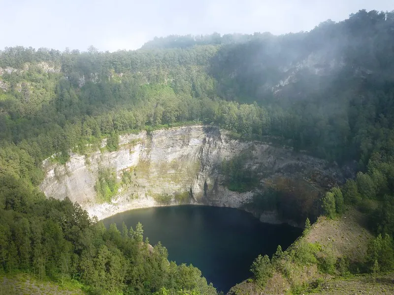 Les majestueux 3 lacs colorés du mont Kelimutu les majestueux 3 lacs colores du mont kelimutu flores indonesie 2 les-majestueux-3-lacs-colores-du-mont-kelimutu-flores-indonesie-2