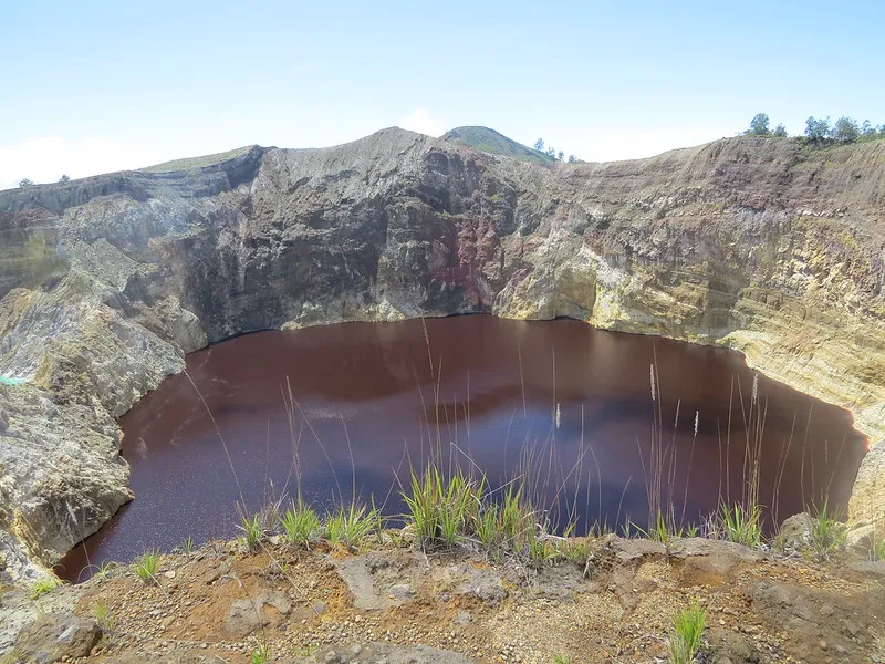 Les majestueux 3 lacs colorés du mont Kelimutu les majestueux 3 lacs colores du mont kelimutu flores indonesie 3 les-majestueux-3-lacs-colores-du-mont-kelimutu-flores-indonesie-3
