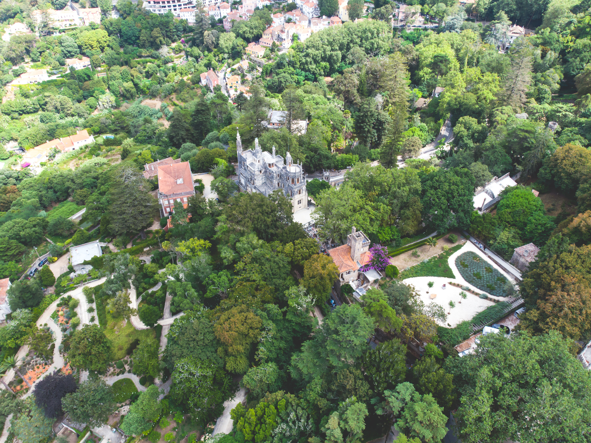 Vue aérienne du palais de la Quinta da Regaleira à Sintra Vue aérienne du palais de la Quinta da Regaleira à Sintra