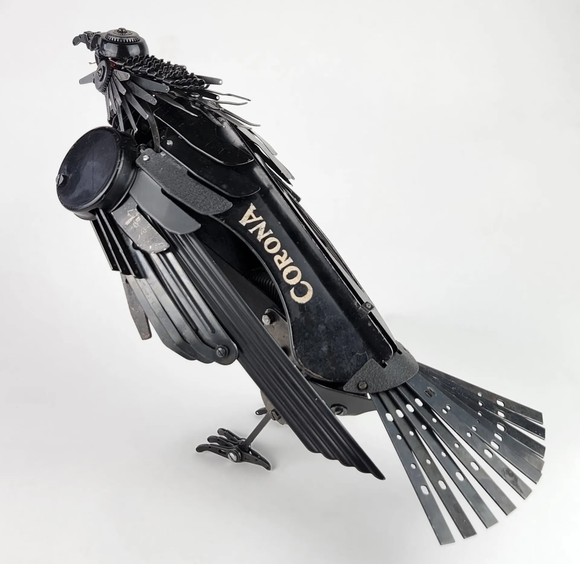 Recyclage: des machines à écrire en oiseaux métalliques recyclage transformations de machines a ecrire en oiseaux metalliques sculpture jeremy mayer 4 recyclage-transformations-de-machines-a-ecrire-en-oiseaux-metalliques-sculpture-jeremy-mayer-4