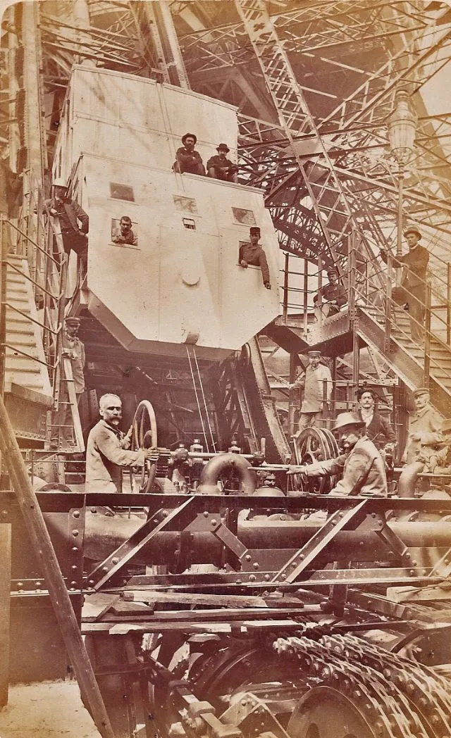 35 photos de Paris au 19ème siècle 35 photos de Paris au 19eme siecle 26 ascenseur tour eiffel 1889 35-photos-de-Paris-au-19eme-siecle-26-ascenseur-tour-eiffel-1889
