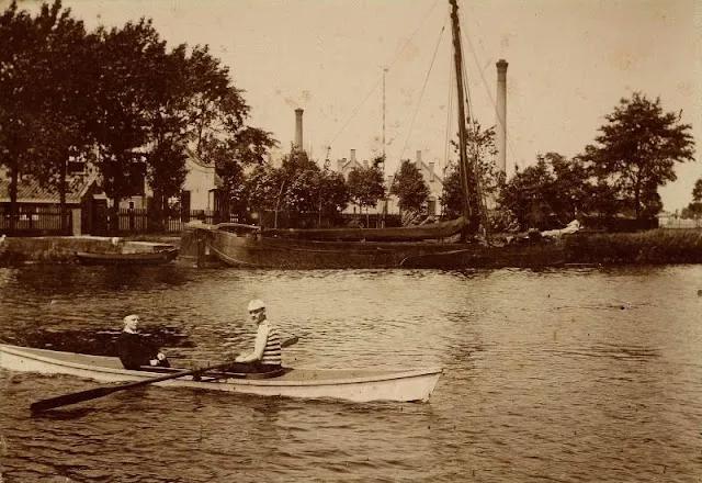 50 photos des rues de Alkmaar en Hollande à la fin du 19ème siècle 50 photos des rues de Alkmaar en Hollande a la fin du 19eme siecle 15 50-photos-des-rues-de-Alkmaar-en-Hollande-a-la-fin-du-19eme-siecle-15