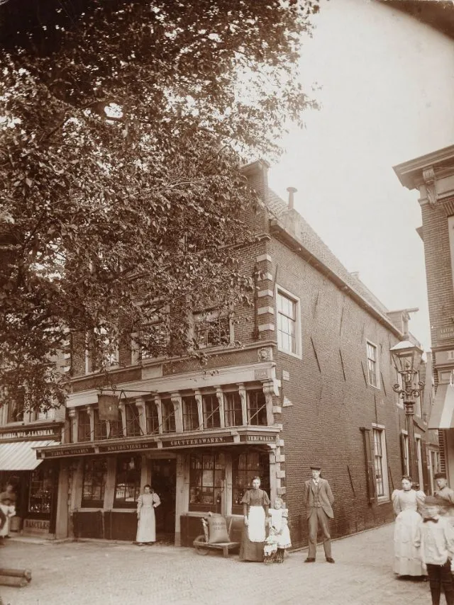 50 photos des rues de Alkmaar en Hollande à la fin du 19ème siècle 50 photos des rues de Alkmaar en Hollande a la fin du 19eme siecle 31 50-photos-des-rues-de-Alkmaar-en-Hollande-a-la-fin-du-19eme-siecle-31