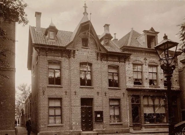 50 photos des rues de Alkmaar en Hollande à la fin du 19ème siècle 50 photos des rues de Alkmaar en Hollande a la fin du 19eme siecle 32 50-photos-des-rues-de-Alkmaar-en-Hollande-a-la-fin-du-19eme-siecle-32