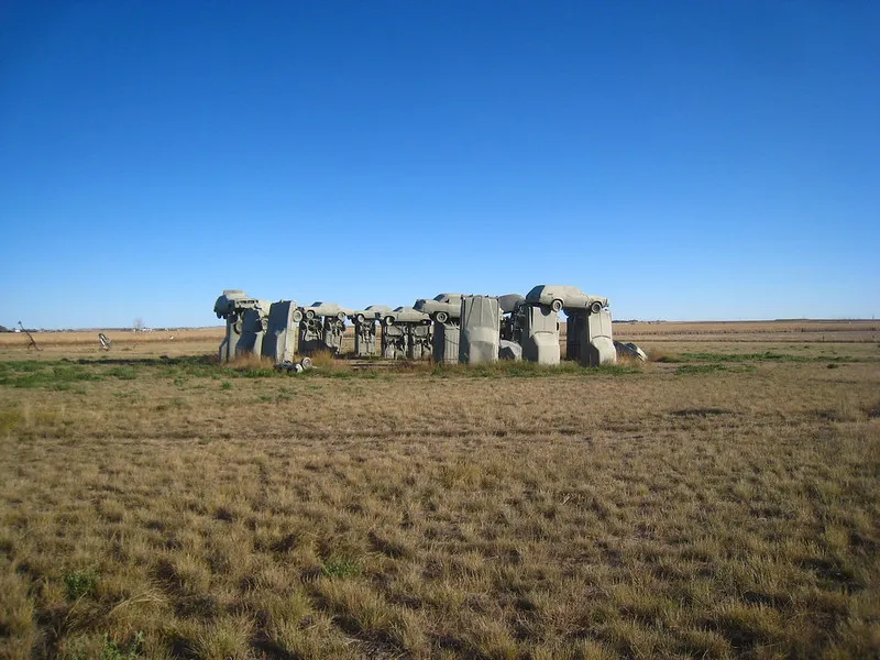 Carhenge, le Stonehenge de voitures du Nebraska Carhenge le Stonehenge de voitures du Nebraska 2 Carhenge-le-Stonehenge-de-voitures-du-Nebraska-2