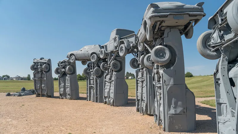 Carhenge, le Stonehenge de voitures du Nebraska Carhenge le Stonehenge de voitures du Nebraska 3 Carhenge-le-Stonehenge-de-voitures-du-Nebraska-3