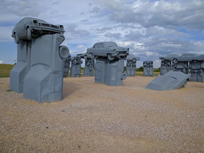 Carhenge, le Stonehenge de voitures du Nebraska Carhenge le Stonehenge de voitures du Nebraska 4 Carhenge-le-Stonehenge-de-voitures-du-Nebraska-4