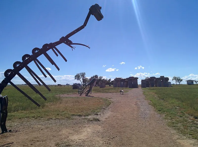 Carhenge, le Stonehenge de voitures du Nebraska Carhenge le Stonehenge de voitures du Nebraska 6 Carhenge-le-Stonehenge-de-voitures-du-Nebraska-6