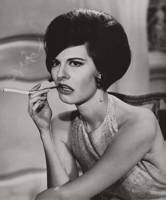 De nouvelles images anciennes en GIF surréalistes par Matthieu Bourel De nouvelles images anciennes en GIF surrealistes par Matthieu Bourel 18 De-nouvelles-images-anciennes-en-GIF-surrealistes-par-Matthieu-Bourel-18