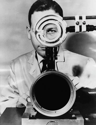 De nouvelles images anciennes en GIF surréalistes par Matthieu Bourel De nouvelles images anciennes en GIF surrealistes par Matthieu Bourel 2 De-nouvelles-images-anciennes-en-GIF-surrealistes-par-Matthieu-Bourel-2