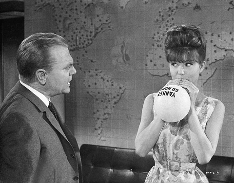 De nouvelles images anciennes en GIF surréalistes par Matthieu Bourel De nouvelles images anciennes en GIF surrealistes par Matthieu Bourel 7 De-nouvelles-images-anciennes-en-GIF-surrealistes-par-Matthieu-Bourel-7