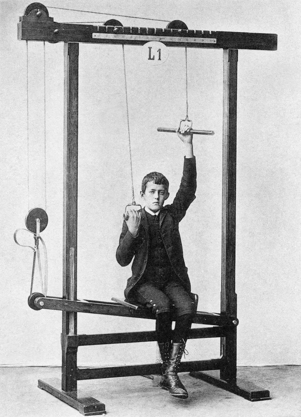 Les premières machines de fitness au 19ème siècle Les premieres machines de fitness au 19eme siecle appareil de sport 8 Les-premieres-machines-de-fitness-au-19eme-siecle-appareil-de-sport-8