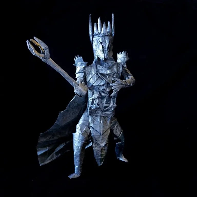 Un stupéfiant ange en origami d'une seule feuille de papier ressemblant à une sculpture de marbre chris conrad samourais origamis 4 chris-conrad-samourais-origamis-4