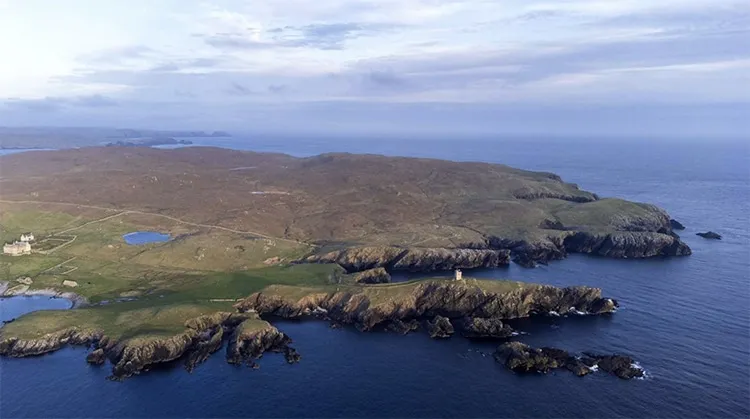 L'île de Vaila, son château et son squelette de cachalot à vendre pour 2 millions de dollars l ile de Vaila son chateau et son squelette de cachalot a vendre pour 2 millions de dollars 3 l-ile-de-Vaila-son-chateau-et-son-squelette-de-cachalot-a-vendre-pour-2-millions-de-dollars-3