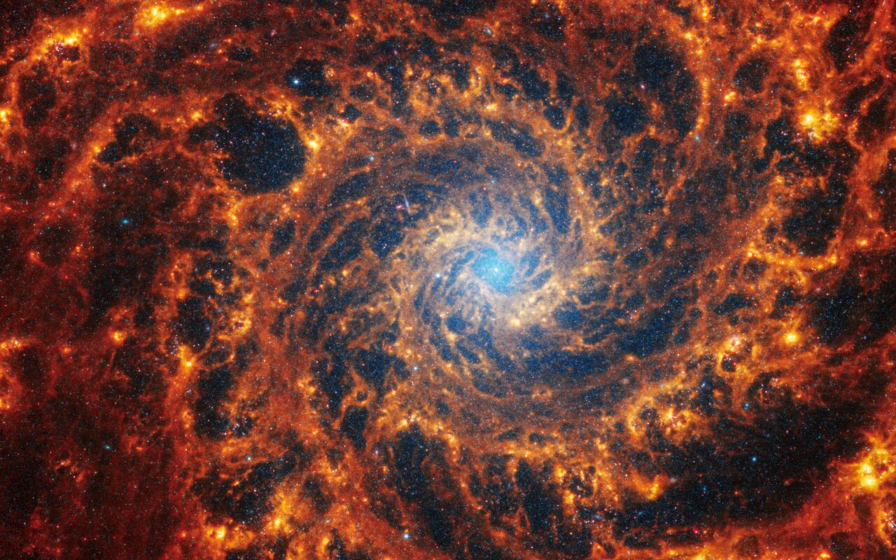 ngc 628 m74 galaxie fantome james webb NGC 628 M74 galaxie Fantôme observée par James Webb