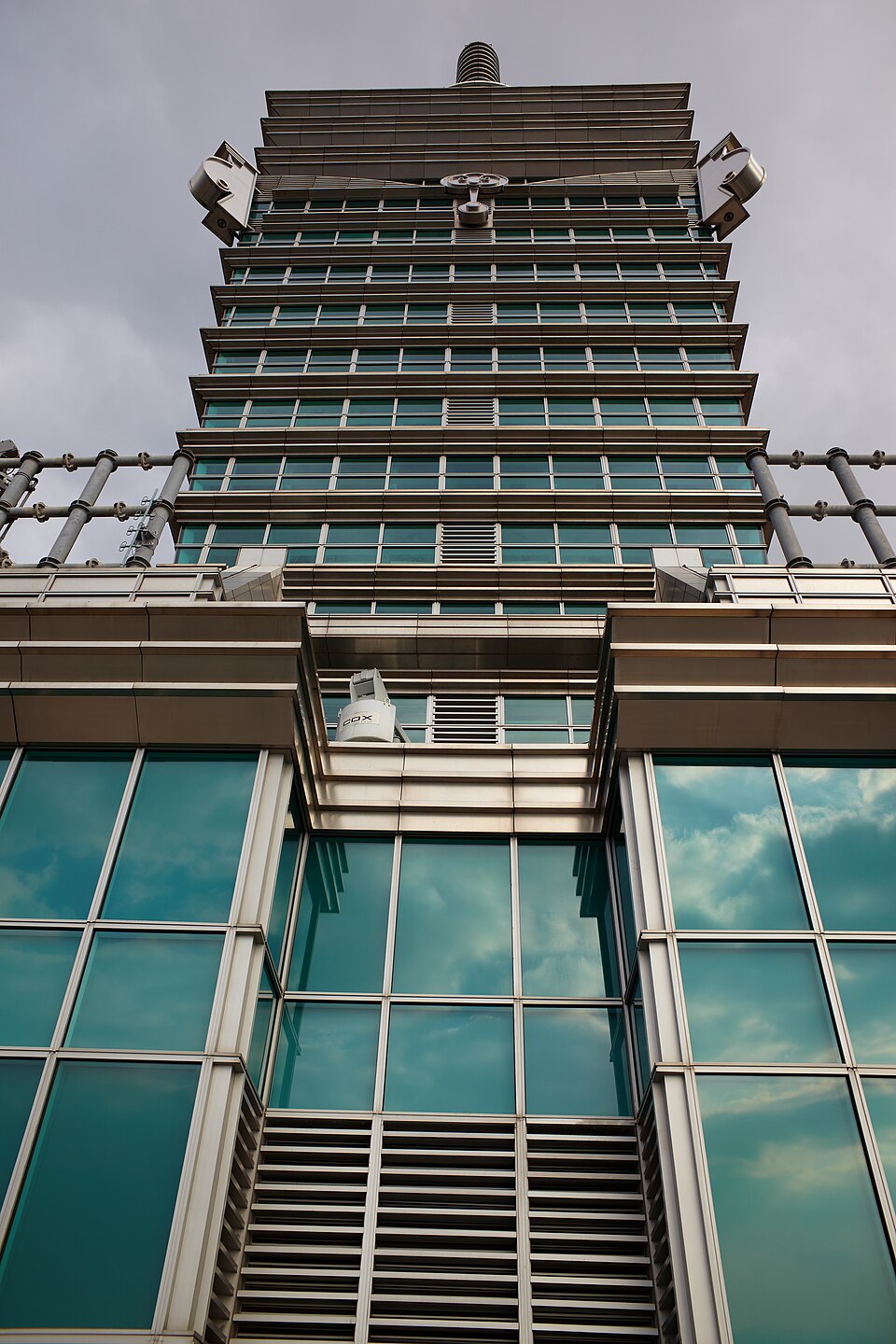 Observatoire extérieur dans les étages supérieurs de Taipei 101 Observatoire extérieur dans les étages supérieurs de Taipei 101