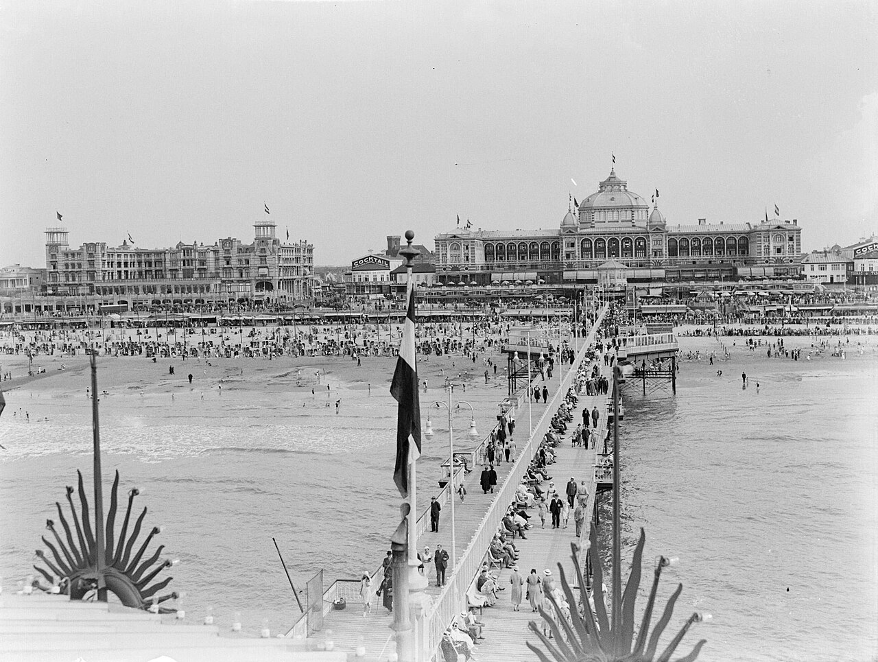 Pier et Kurhaus de Scheveningen en 1933 Pier et Kurhaus de Scheveningen en 1933