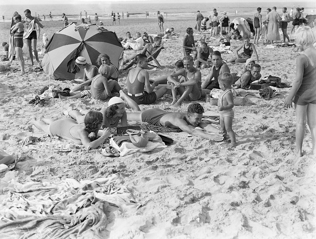 plage scheveningen 1933 Baigneurs sur la plage de Scheveningen en 1933