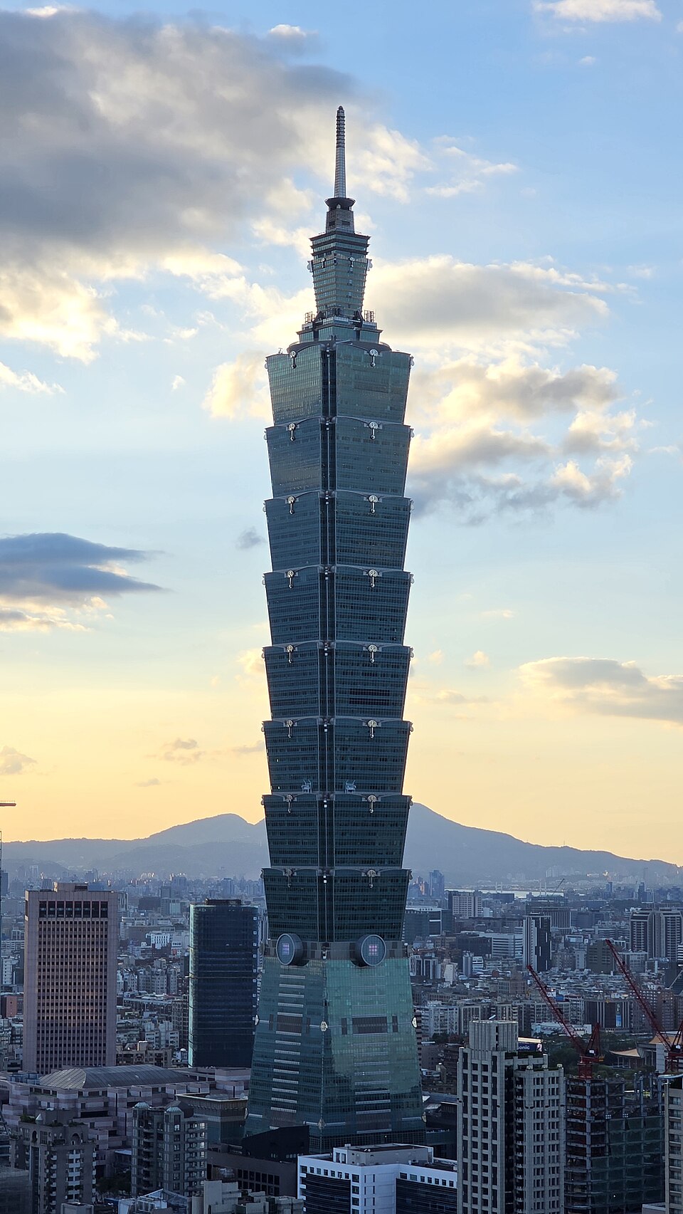 Taipei 101 dominant la ville de Taipei depuis Xiangshan Taipei 101 dominant la ville de Taipei depuis Xiangshan