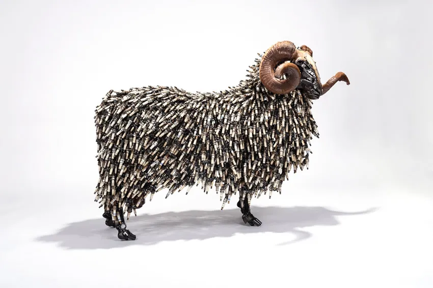 De magnifiques sculptures en recyclage de métaux automobile De magnifiques sculptures en recyclage de metaux james corbett 1 mouton De-magnifiques-sculptures-en-recyclage-de-metaux-james-corbett-1-mouton