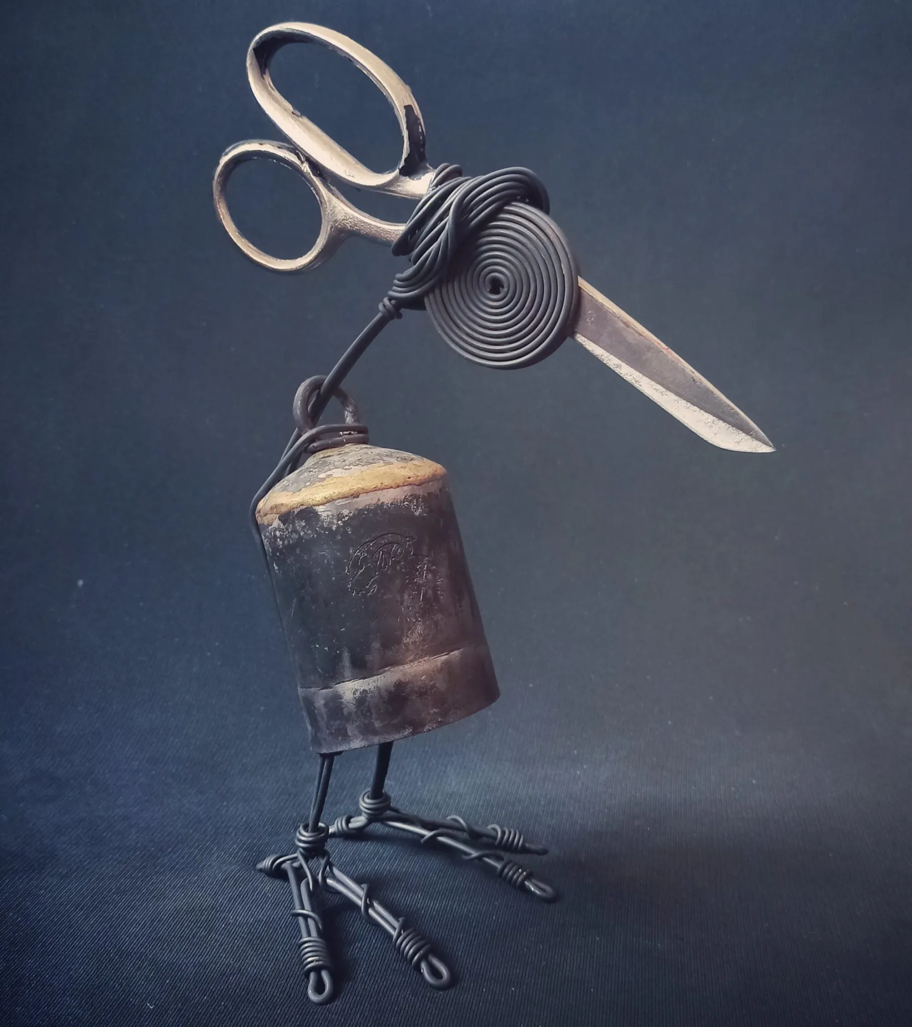 Des oiseaux et autres animaux en assemblages de vieux objets Des oiseaux et autres animaux en assemblages de vieux objets mohsen heydari yeganeh 7 Des-oiseaux-et-autres-animaux-en-assemblages-de-vieux-objets-mohsen-heydari-yeganeh-7