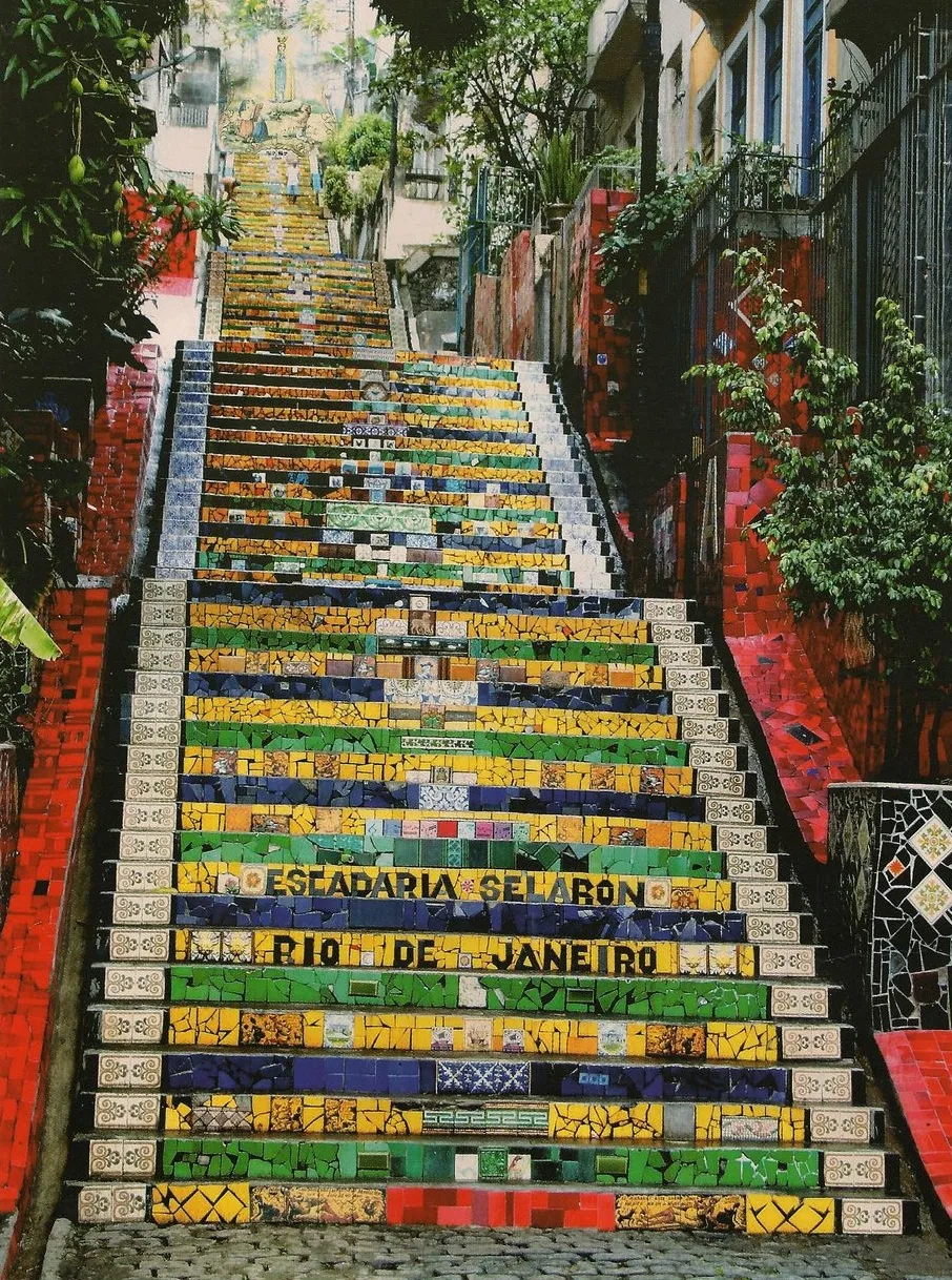 L'escalier Selarón - Escadaria Selarón - escalier en mosaïque de Rio de Janeiro escalier Selaron Escadaria Selaron de Rio de Janeiro par Jorge Selaron mosaique street art 4 escalier-Selaron-Escadaria-Selaron-de-Rio-de-Janeiro-par-Jorge-Selaron-mosaique-street-art-4